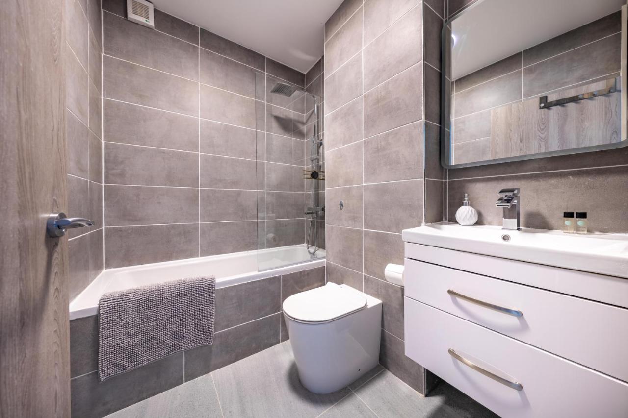 Ash View Place 4 -Heathrow - Thorpe Park - Free Parking Стейнс Экстерьер фото
