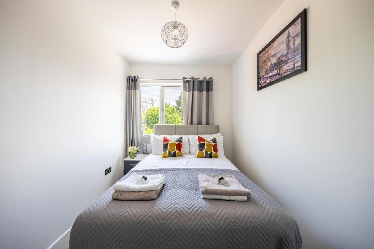 Ash View Place 4 -Heathrow - Thorpe Park - Free Parking Стейнс Экстерьер фото