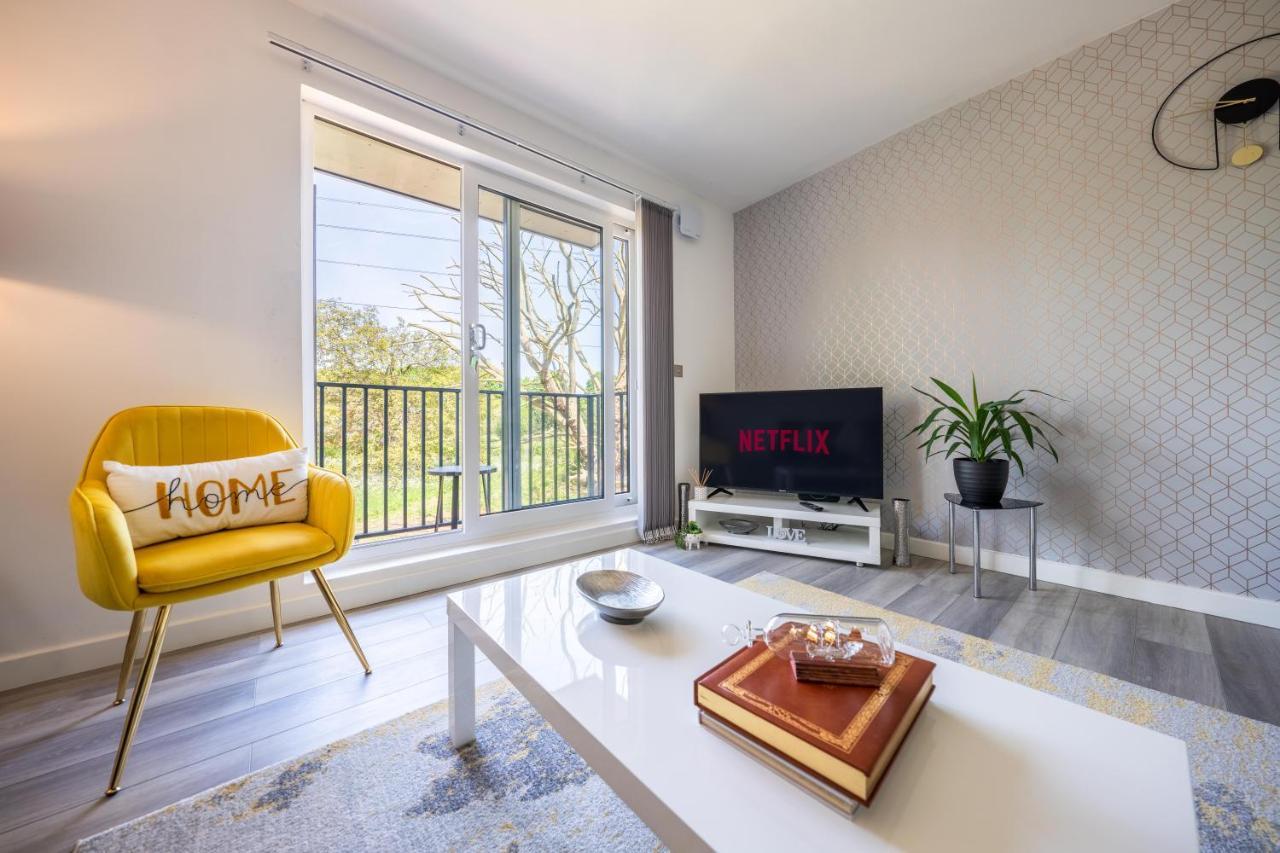 Ash View Place 4 -Heathrow - Thorpe Park - Free Parking Стейнс Экстерьер фото